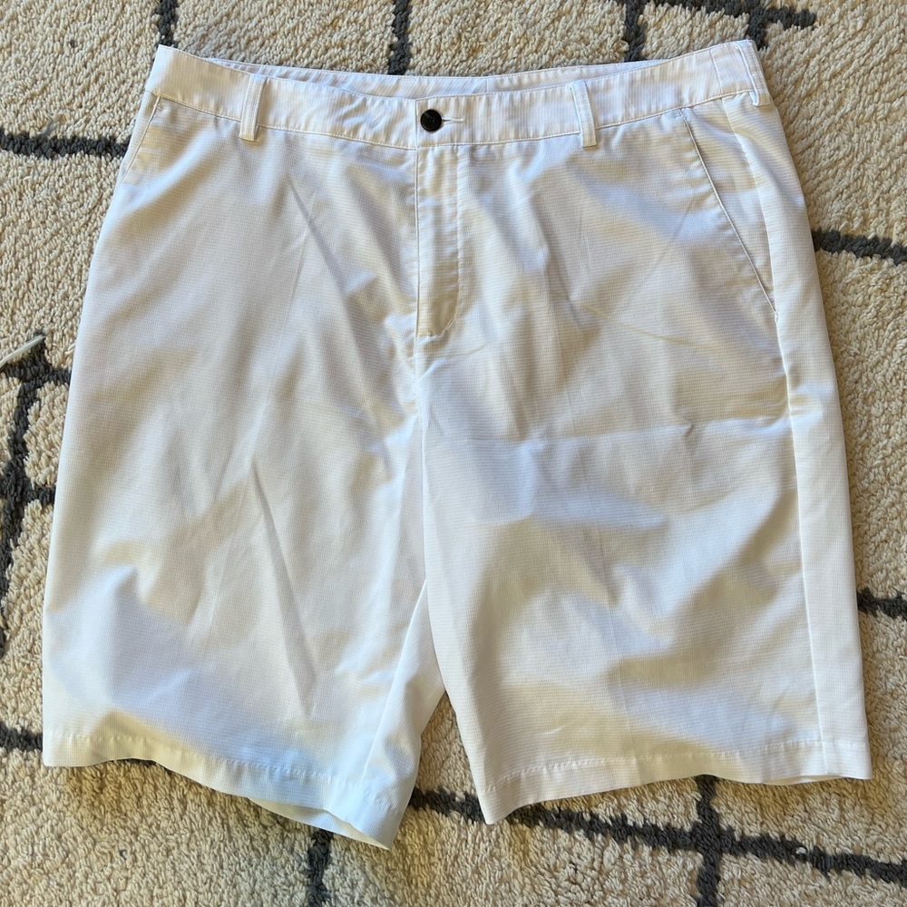 Men’s white Adidas shorts, size 38. Like new.